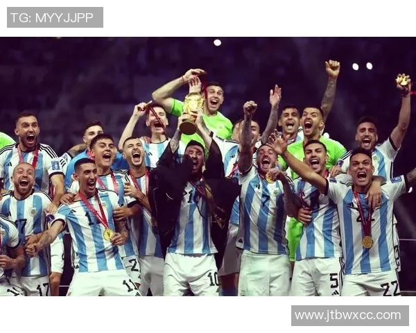 世界杯激战莱比锡与里昂平局转会传闻引发球迷热议与期待