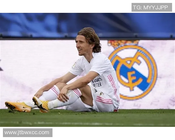 世界杯精彩瞬间：里昂绝杀巴萨引爆全场激情时刻回顾