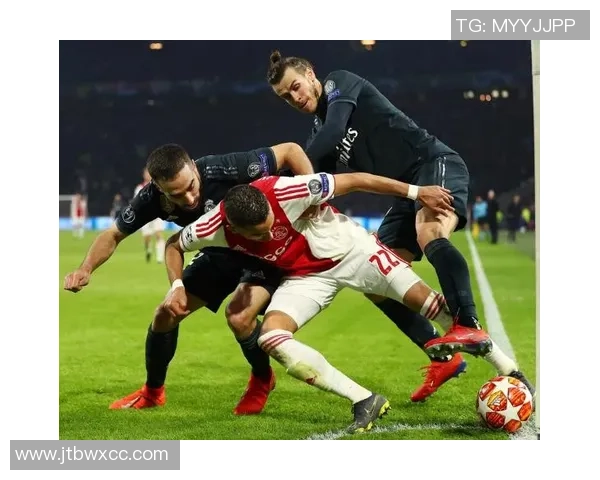 国王杯激战莱比锡狂胜曼联6-2乌龙球成比赛转折点引发热议 国王杯激战莱比锡狂胜曼联6-2乌龙球成比赛转折点引发热议