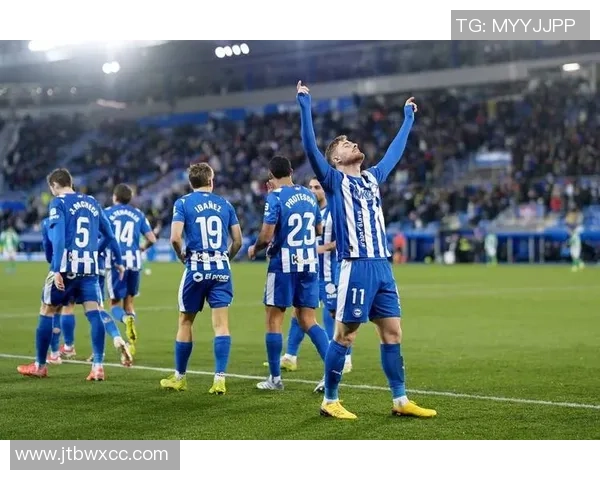 中超精彩对决曼城与本菲卡战成平局逆转瞬间引发全场欢呼