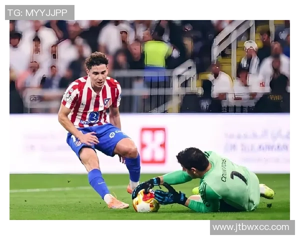 足总杯激战：皇马与拜仁1比1平局神扑引发争议判罚全场沸腾