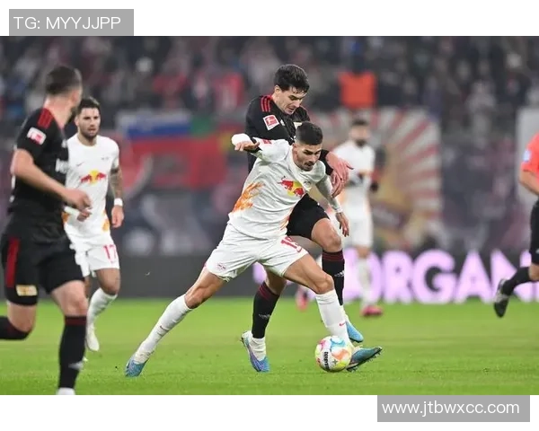 意甲激战：里昂与莱比锡战成平局逆转瞬间引发全场沸腾