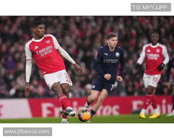 足总杯惊天冷门巴黎圣日耳曼大胜阿森纳引发争议判罚热议